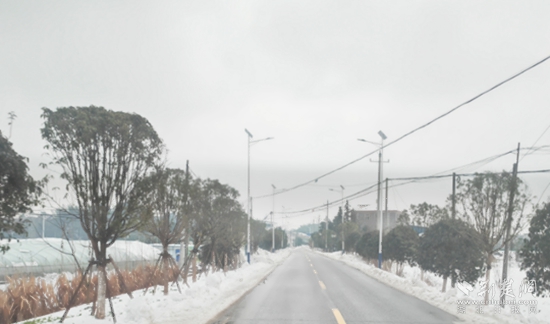 省道S356董家垅-朱新線(xiàn)路口9.3公里，都清理到邊，路面不見(jiàn)雪 高橋鎮(zhèn).jpg